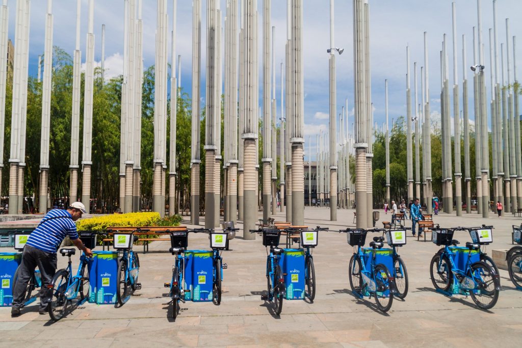 Bicicletas del programa EnCicla en el parque de las luces de Medellín