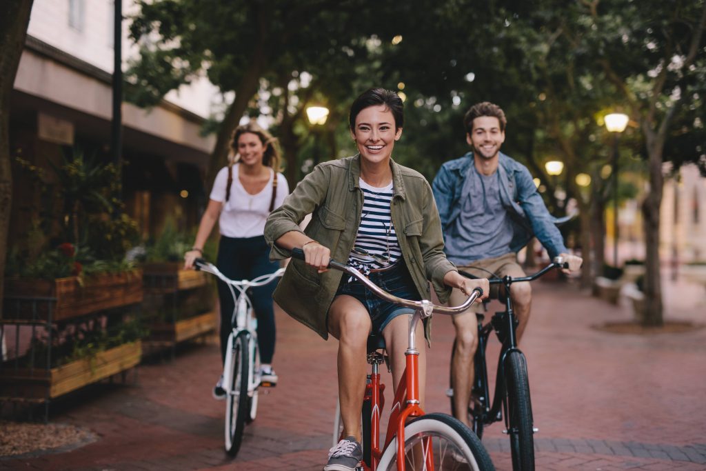 Personas en bicicleta