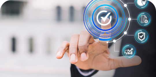 Persona interactúa con interfaz digital de verificación